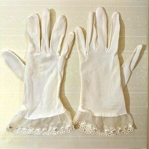 Vintage 50s Nylon Gloves with Lace Trim